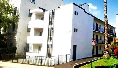 Building Photo - 1727 N Edgemont St