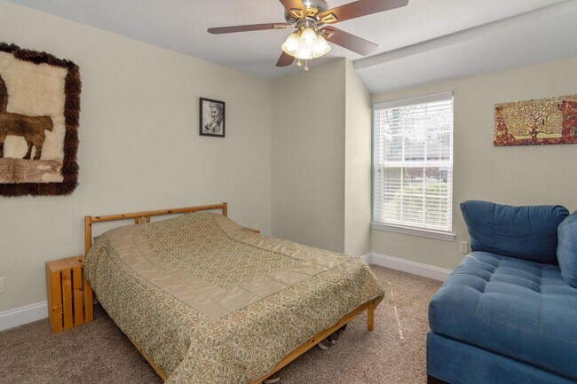 Building Photo - 511 Oak Ave