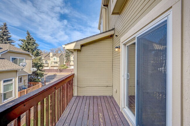 Building Photo - $1,995 - 2 Bed, 2 Bath Lofted Townhome in ...