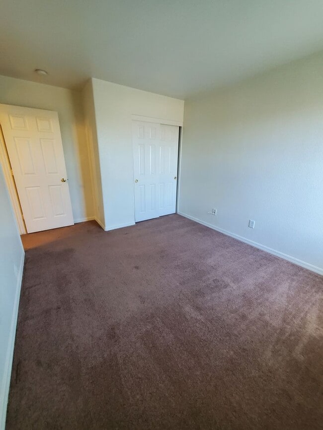 Building Photo - Summerlin 3/2.5 with huge loft