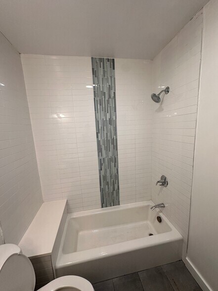 Building Photo - 14 Touraine Ave