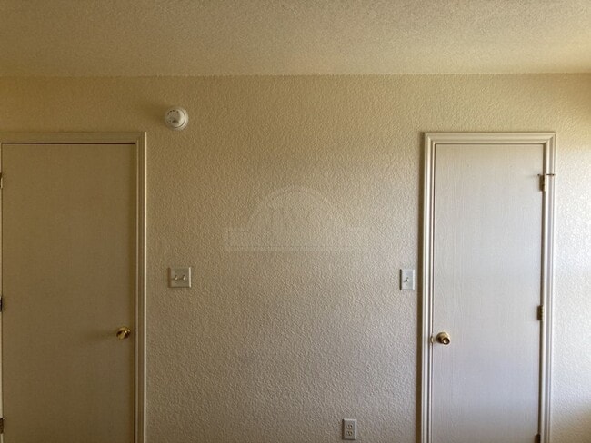 Building Photo - 3302 Toledo Dr