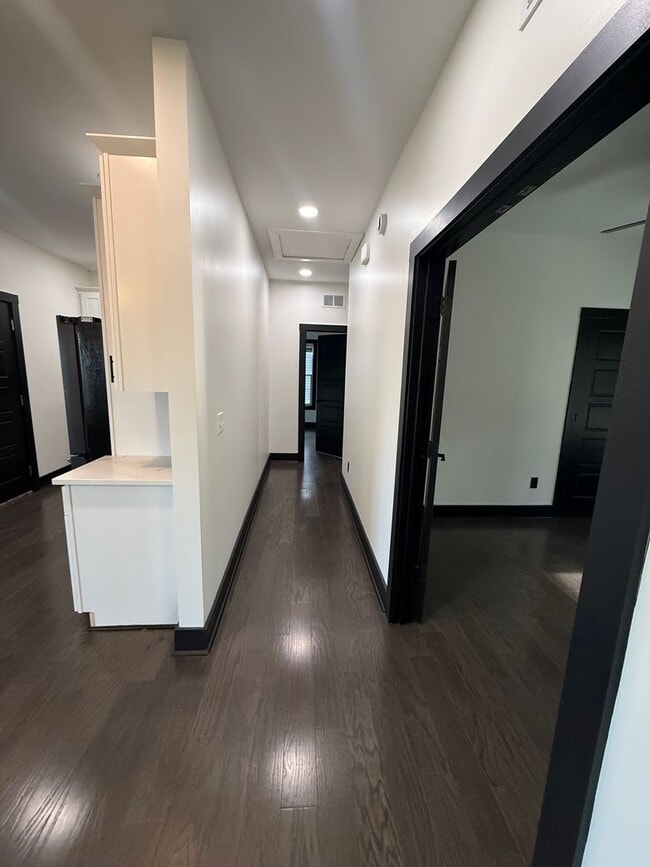 Building Photo - 2721 Cedrus Ave