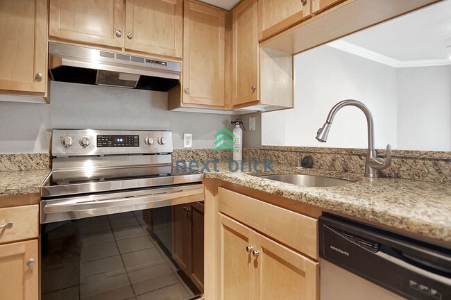 Building Photo - Discover Your New Home at Juanita Beach Esplanade!