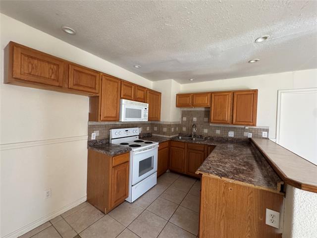 Building Photo - 5342 Burbank Dr