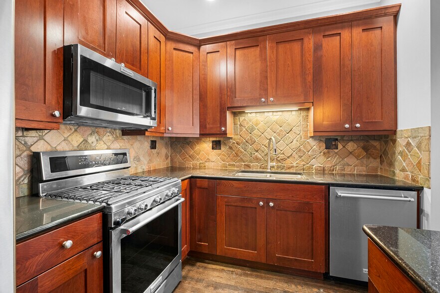 Building Photo - 1355 W Washington Blvd