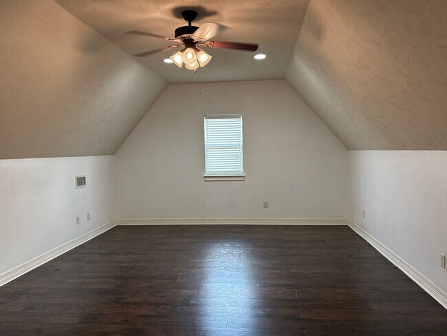 Building Photo - 3585 Canyon Ln