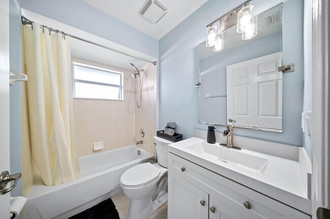 Building Photo - 5918 NW Hann Dr