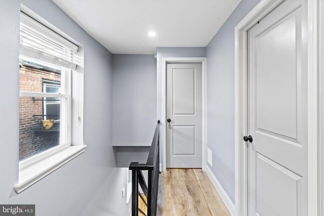Building Photo - 418 S 15th St