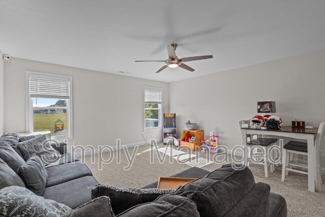 Building Photo - 124 Rocking Horse Ln