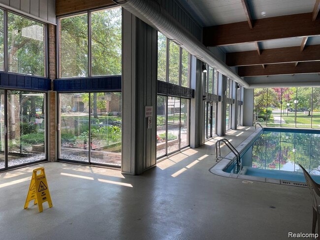 Building Photo - 18453 University Park Dr