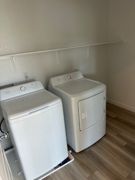 Building Photo - 1486 Sea Holly St