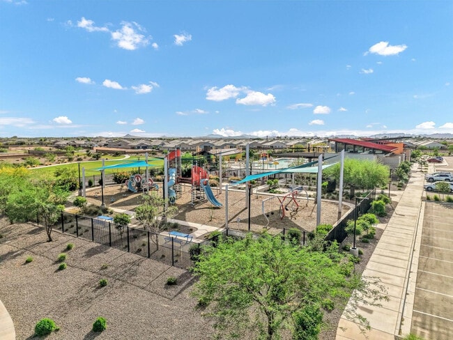 Building Photo - 30517 N Oak Dr