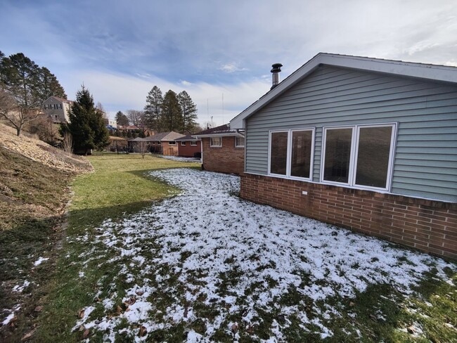 Building Photo - *Well-Maintained & Spacious 3BD/1.5BA Single Family Home Available in Baldwin*