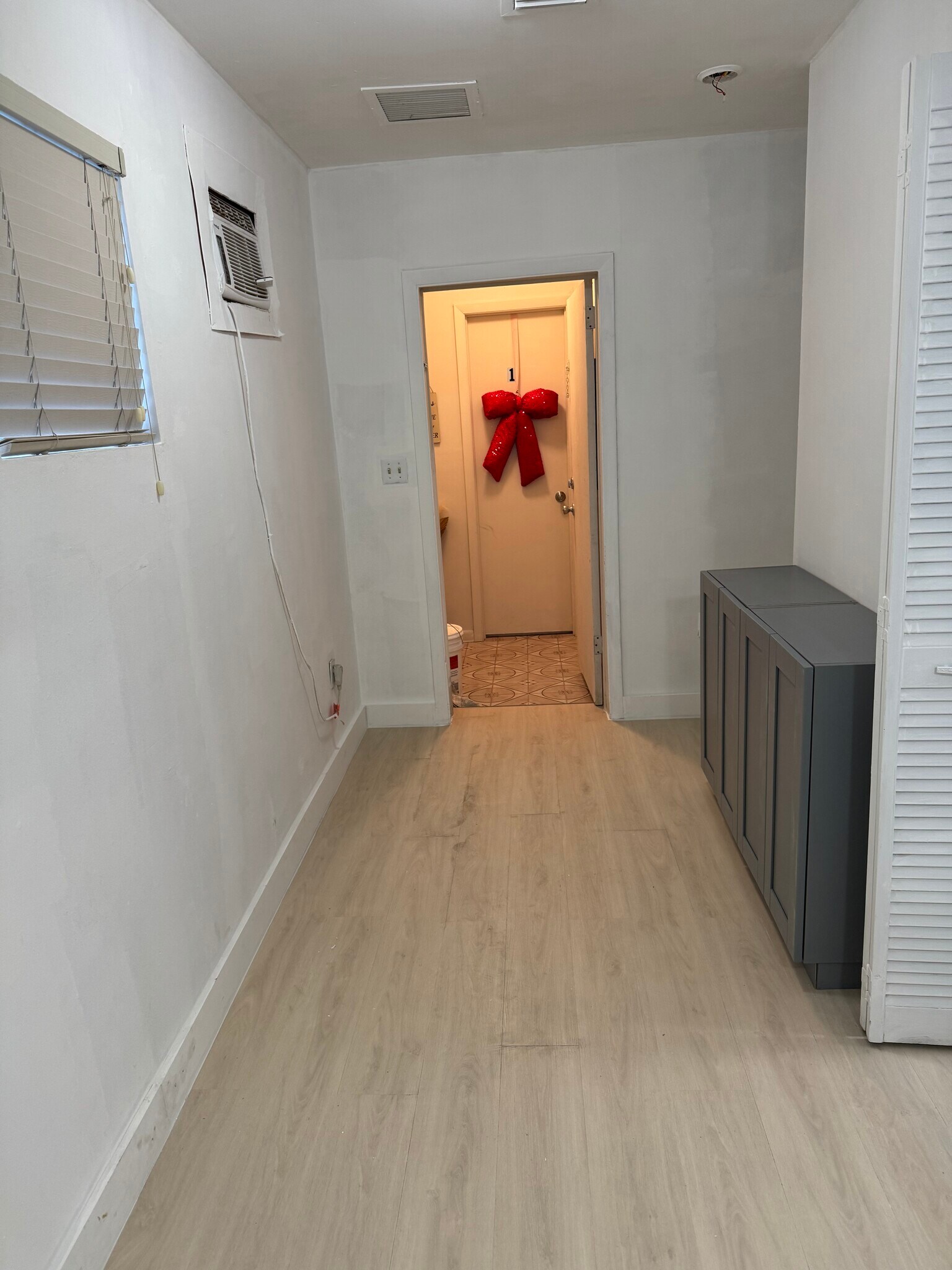 entrance hallway - 4521 SW 5th Ter