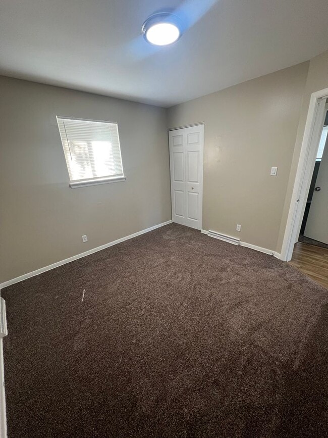 Building Photo - Updated, 2 Bedroom Ranch with Full Basement