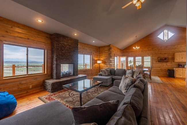 Building Photo - 405 Goat Mountain Dr