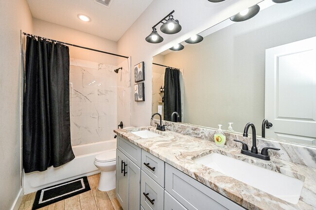 Building Photo - 5007 Briscoe St