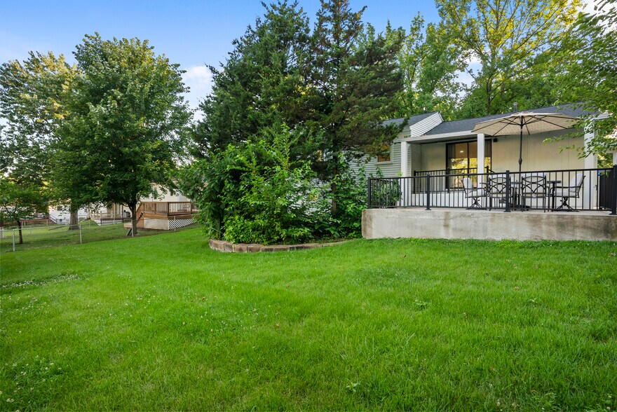 Building Photo - 9542 Erie Dr