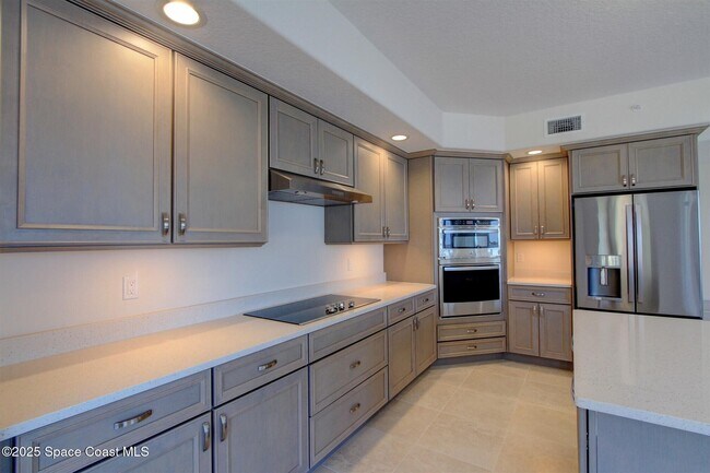 Building Photo - 1465 S Harbor City Blvd