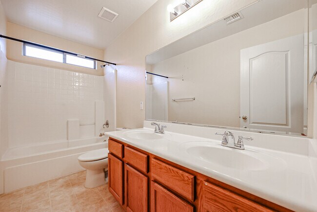 Building Photo - Beautiful 7 bedroom
