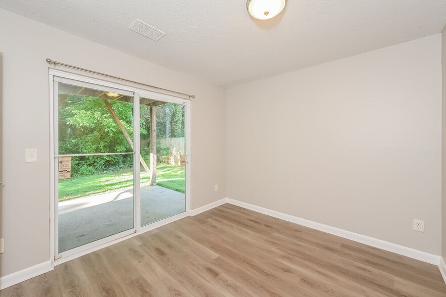 Building Photo - 2068 Lown Farm Ln