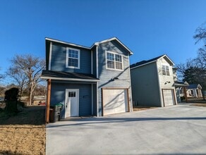 Building Photo - 137 S Bluff Ave