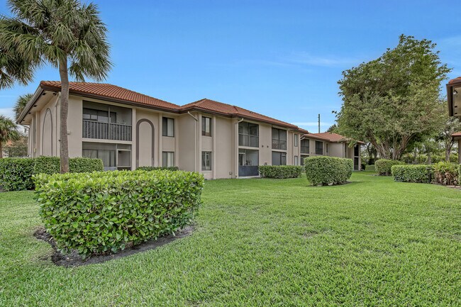 Building Photo - 300 E Club Cir