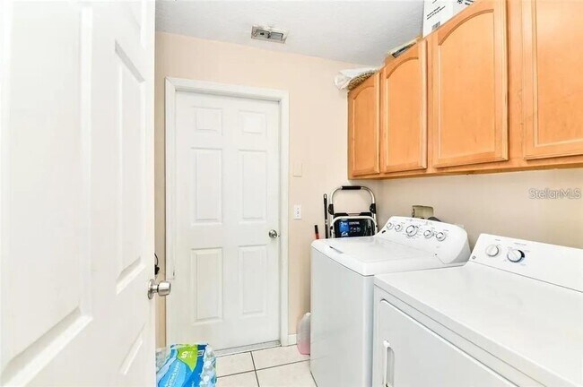 Building Photo - 436 Lake Shore Pkwy