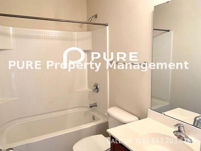 Building Photo - 160 Avonshire Dr