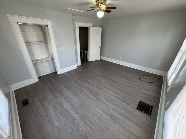 Building Photo - Interested in a two-bedroom house that includes a large garage. Please let us know