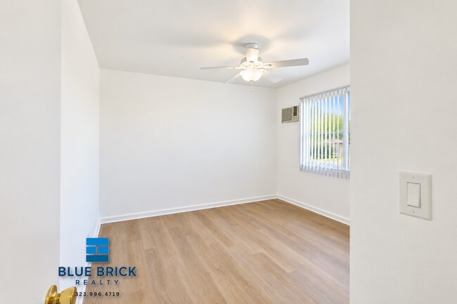 Building Photo - 12805 Vanowen St