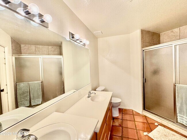 Building Photo - 9970 N Colony Dr