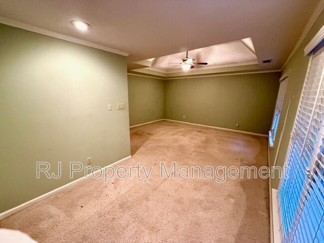 Building Photo - 8610 Dena Cove W