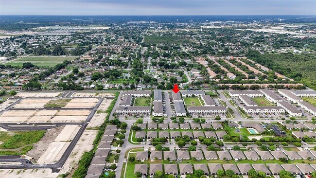 Building Photo - 1170 SW 7th Ct