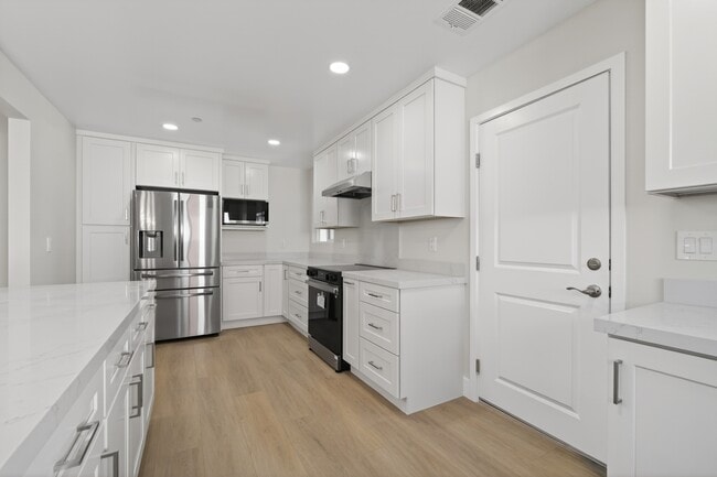 Building Photo - 7898 Fiesta Ln