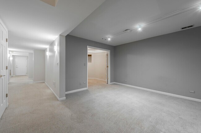 Building Photo - 1017 W Dakin St