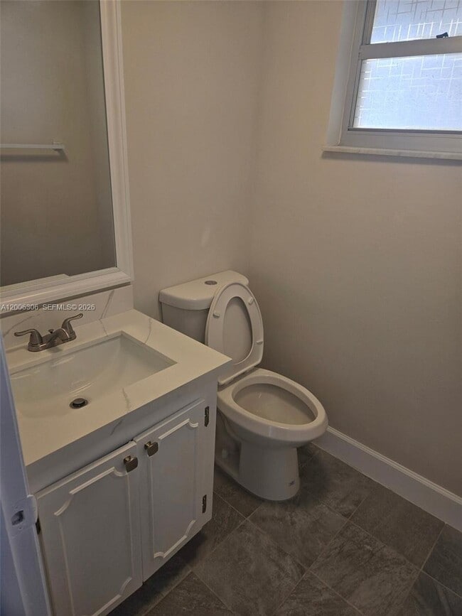 Building Photo - 9011 NE 4th Avenue Rd