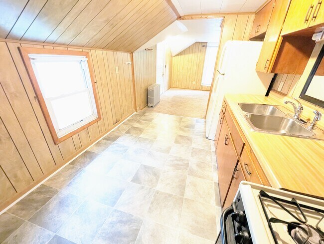 UPGRADES TO STAINLESS STOVE AND NEW FRIDGE NOT SHOWN IN IMAGES - 116 Cushing St