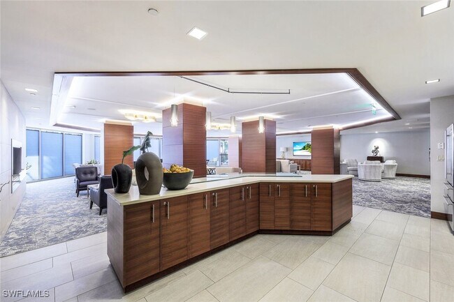 Building Photo - 4401 Gulf Shore Blvd N