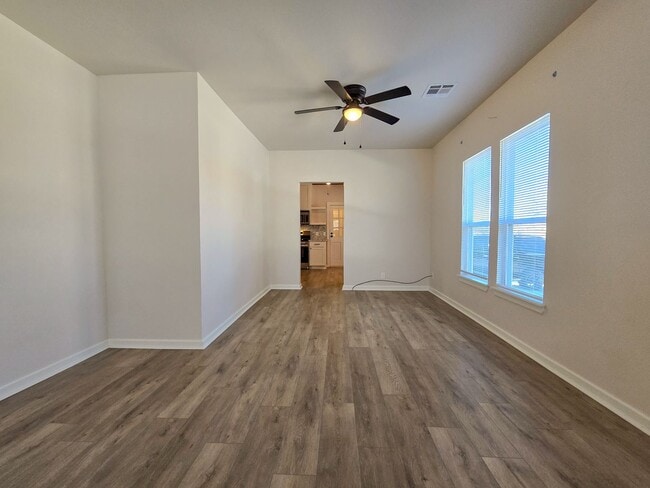 Building Photo - 1224 N Market Ave