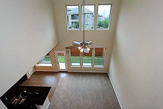 Building Photo - 3739 Venice Dr