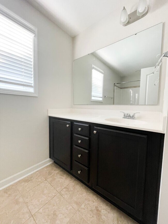 Building Photo - 351 Springhaven Dr
