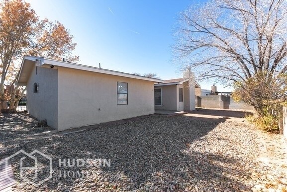 Building Photo - 7816 Pioneer Trail NE