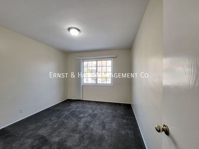 Building Photo - 21 Alamitos Ave