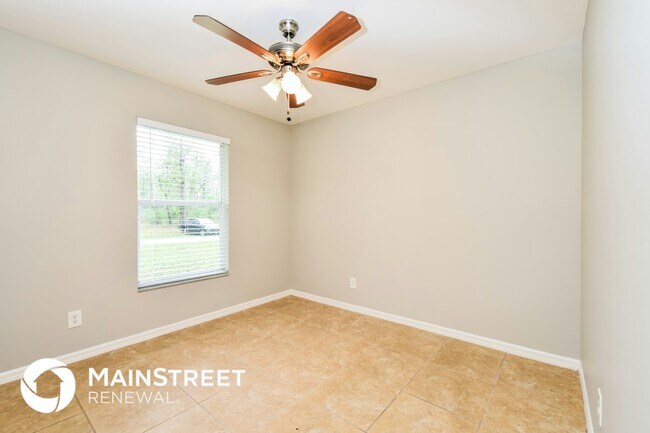 Building Photo - 802 W 11th St