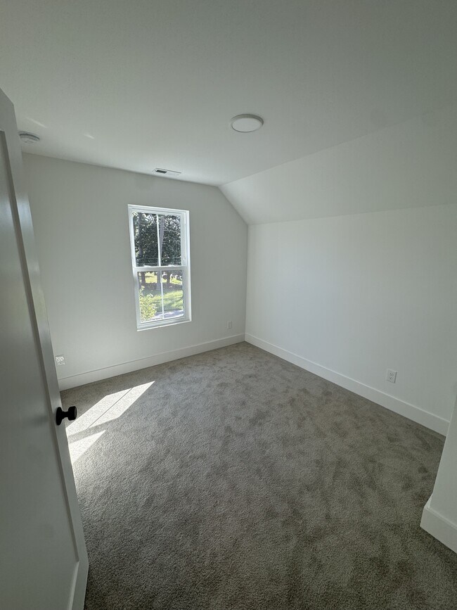 Building Photo - 701 Martin St