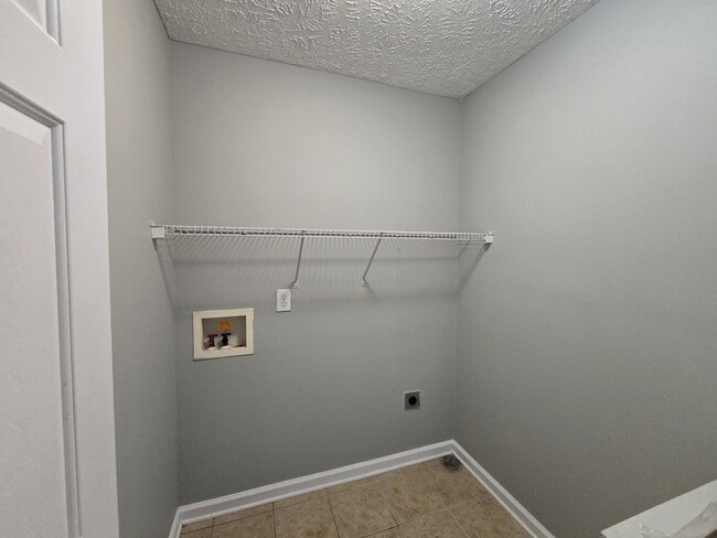 Building Photo - Grays Creek 4 Bedroom, 2 Bath with 2 Car G...