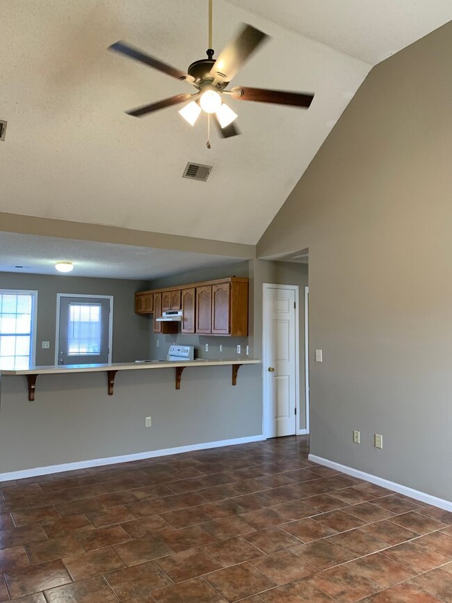 Building Photo - 3 Bed/2 Bath Near Fox Meadow Schools/HUD A...