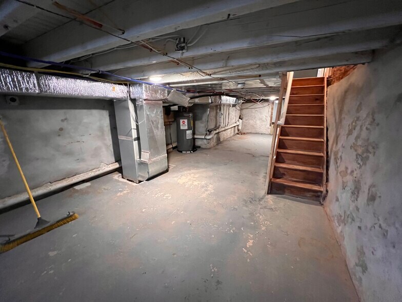 Basement - 825 E Madison St